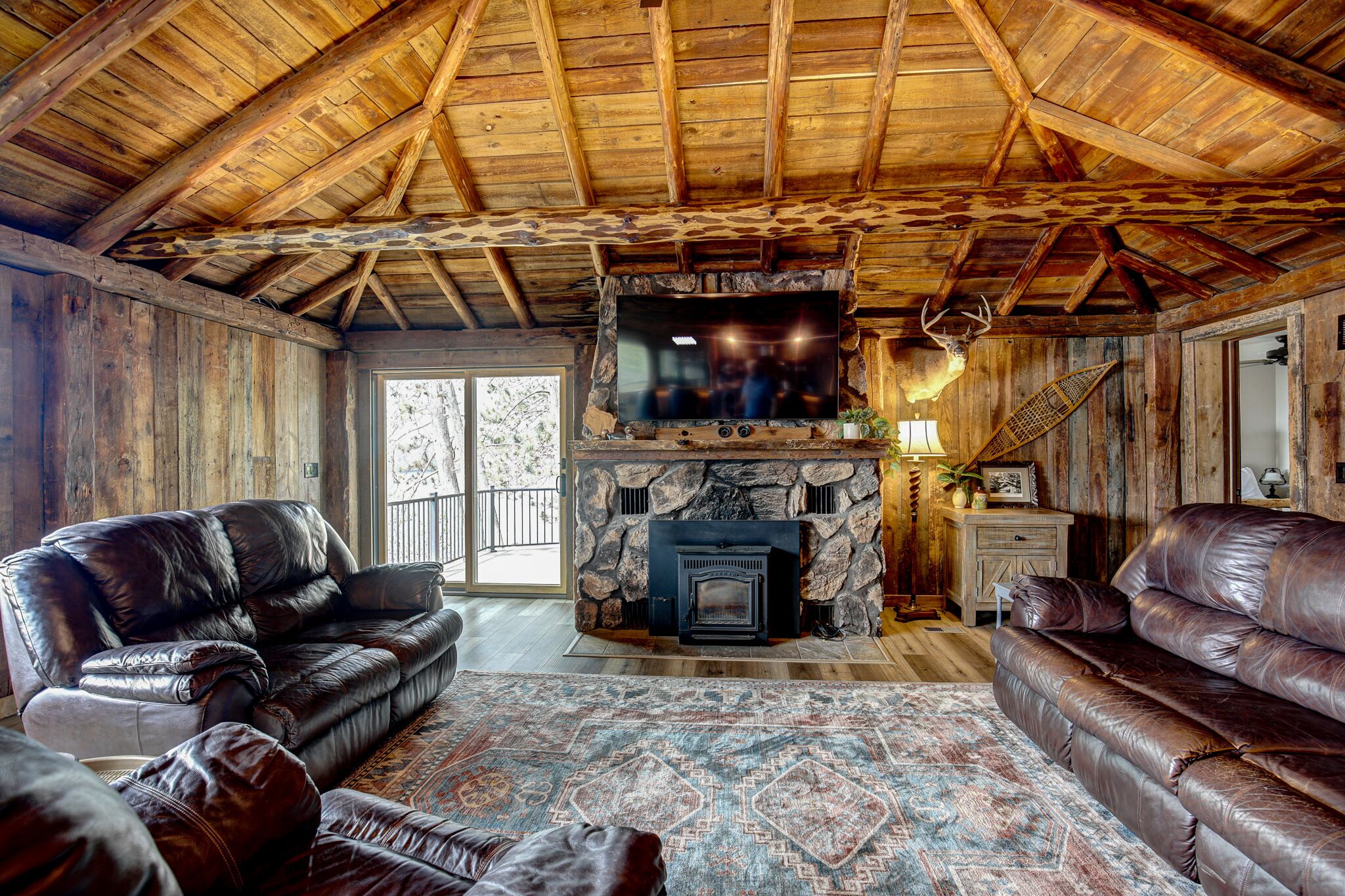 New! Luxury Lakeside Lodge on Beautiful Somo Lake