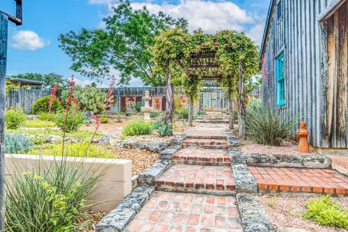 Mucho Gusto in Bandera