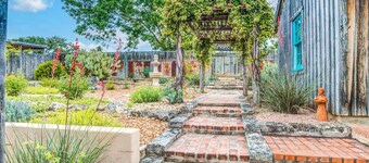 Mucho Gusto in Bandera