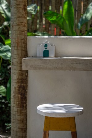 Outdoor dining - casa kamayura (Porto Seguro)