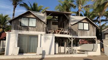 Premium bedding, down comforters, pillowtop beds, desk