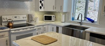 Eagle's Nest - Remodeled 3 bdrm, min to All Star