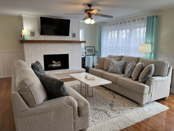 Smart TV - Eagle's Nest - Remodeled 3 bdrm, min to All Star (Oneonta)