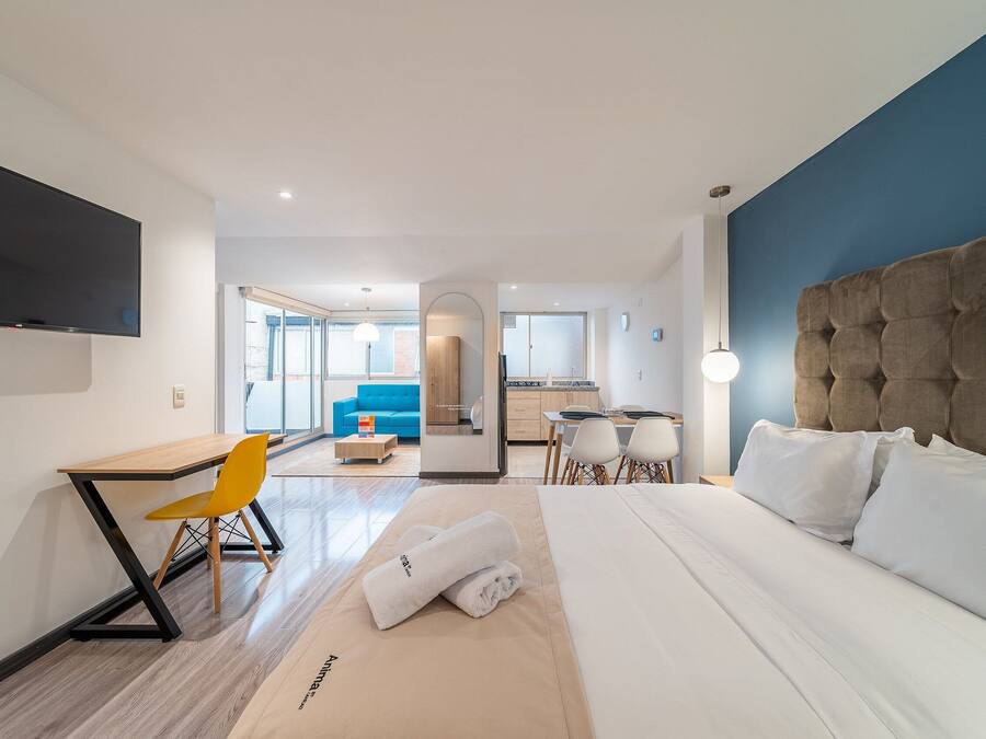 Apartemen | Brankas, dilengkapi dengan perabotan berbeda-beda, dan meja kerja