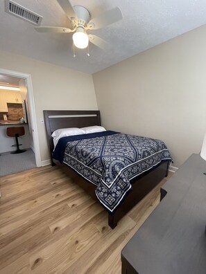 2 chambres, fer et planche à repasser, Wi-Fi gratuit, draps fournis