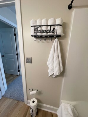 Interior - Perfect Little Condo in Downtown Auburn. (Auburn)