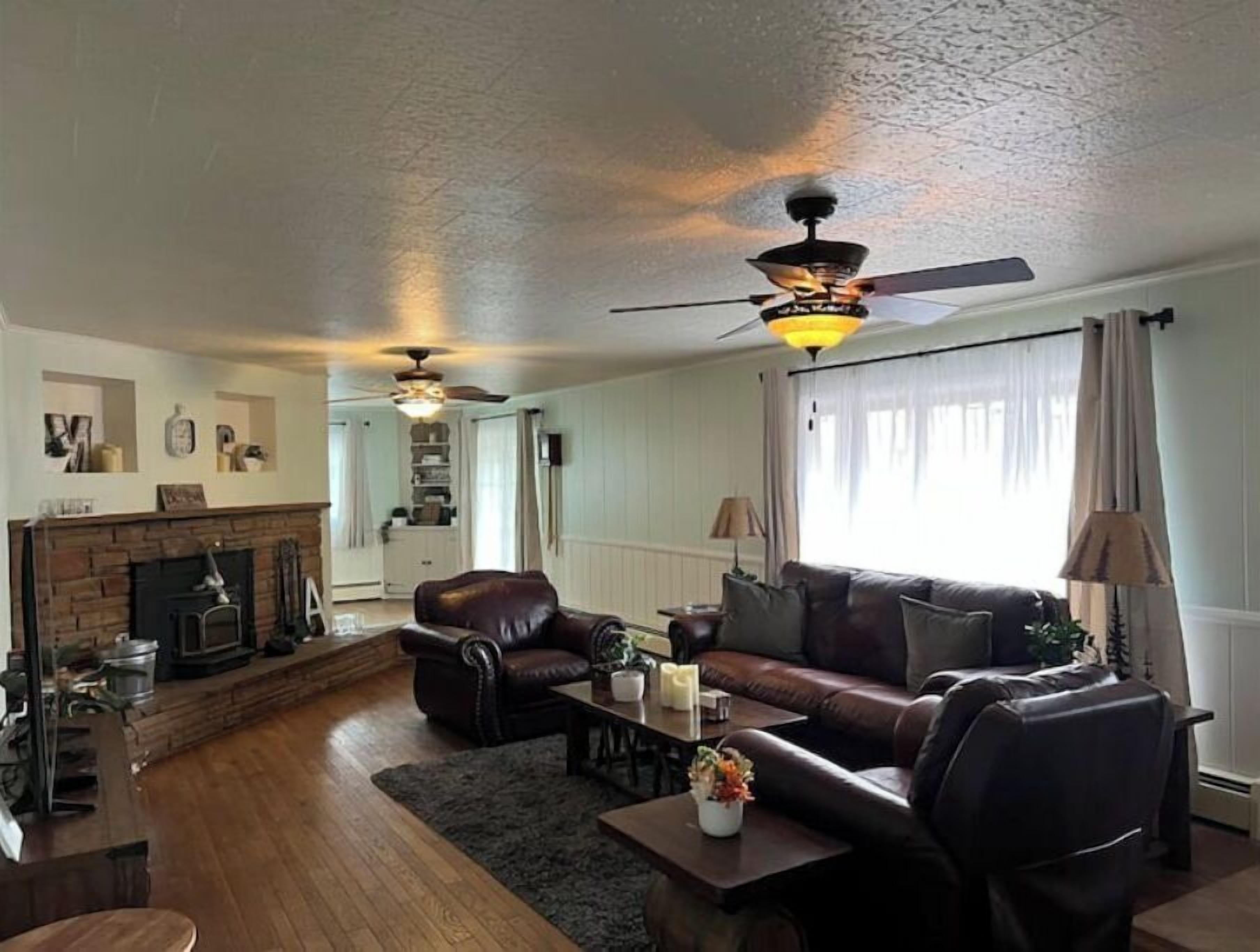 Smart TV, fireplace, DVD player, books