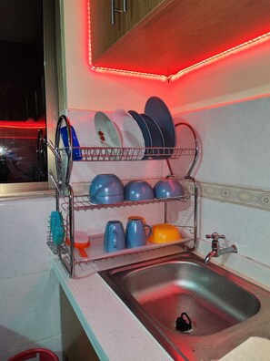 Kühlschrank, Mikrowelle, Ofen, Wasserkocher