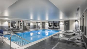 Una piscina cubierta