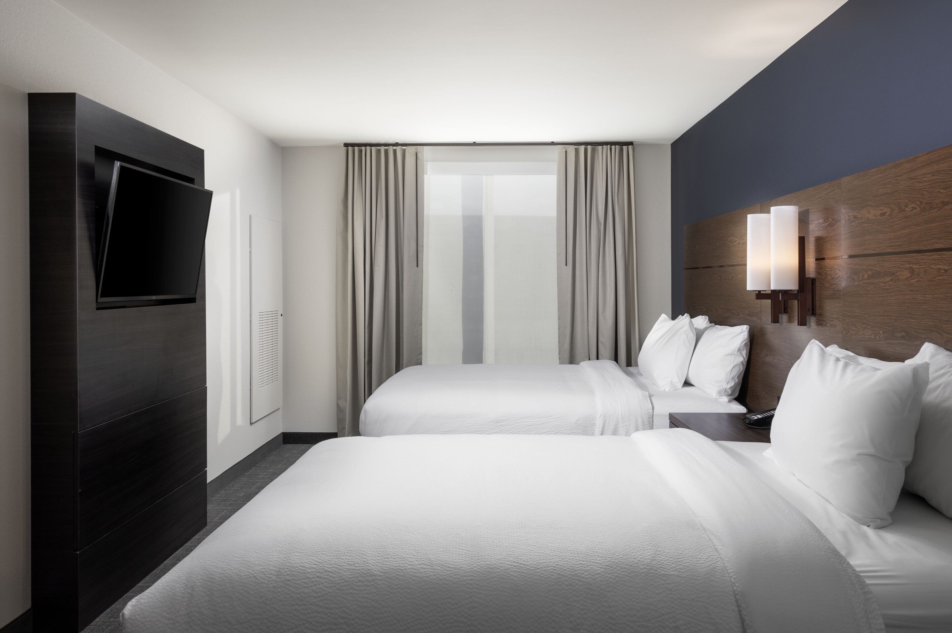 Hypo-allergenic bedding, down comforters, in-room safe, desk