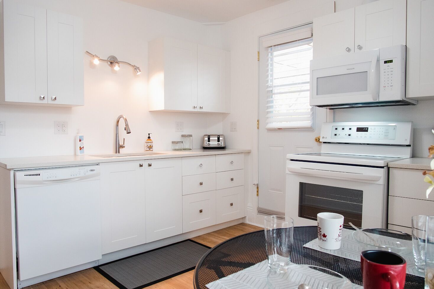 2 BDRM + PATIO Downtown Sarnia Executive Suite 