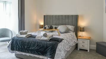 2 bedrooms, WiFi (free), bed sheets