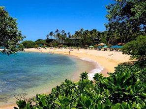 Beach nearby, sun-loungers, beach towels - Turtle Bay Condo with Great Amenities (Kahuku)