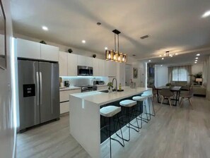 Private kitchen - EDEN in Miami | Pool Spa w/Theater Room Pool House (Miami)