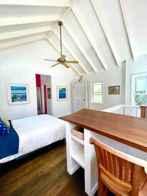 4 bedrooms, desk, iron/ironing board, free WiFi - Luxury Roatán Treehouse w/Pool, & private Beach (Brick Bay)