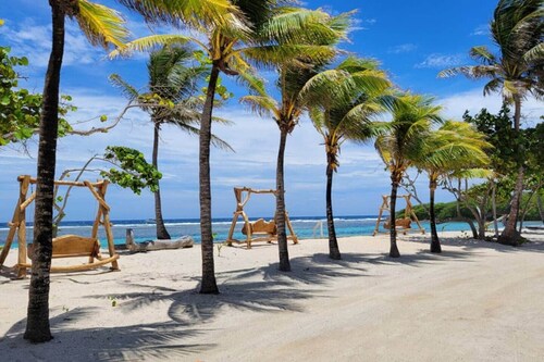 Treehouse Roatán 4BR Oasis w/Pool, & private Beach