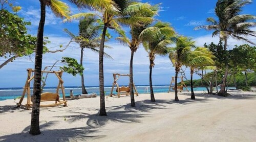One-of-a-Kind Luxury Treehouse Eco Oasis with Private Beach Access 