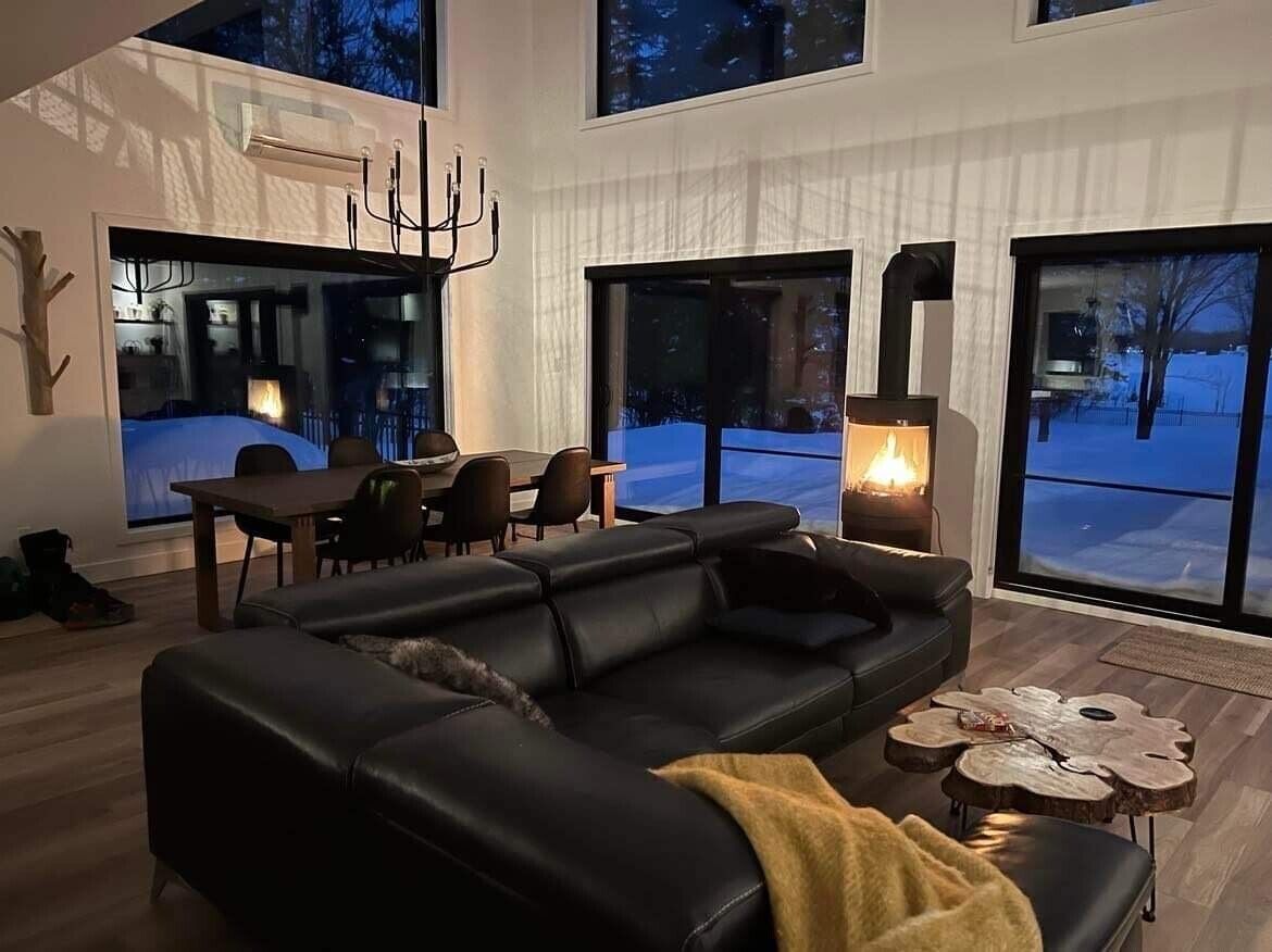 Sunny and spacious cottage by the lake.