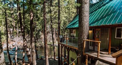 Riverfront! Pet-Friendly A-Frame Cabin - 25min to Sierra @ Tahoe