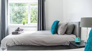 3 makuuhuonetta, silitysrauta/-lauta, ilmainen Wi-Fi, vuodevaatteet