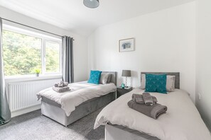 3 chambres, fer et planche à repasser, Wi-Fi gratuit, draps fournis