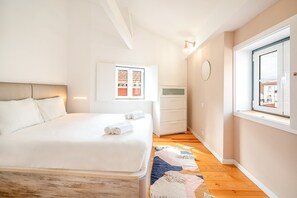 2 bedrooms, desk, iron/ironing board, internet