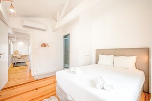 2 bedrooms, desk, iron/ironing board, Internet - GuestReady - Vibrant and Sunny in Mouraria (Lisbon)
