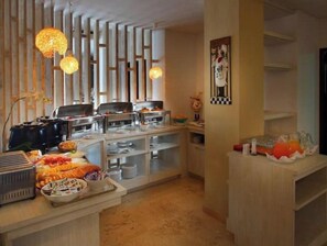 Dining - Stay In Double or Twin-bedroom In Seminyak (Bali)