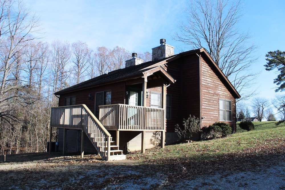 Minutes from Giant City - SIU - Shawnee Winetrail - Cedar Lake - Shawnee Forest!