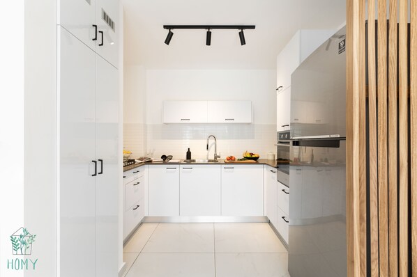2 Bedroom Apartment (Allenby #15 St.) | Private kitchen