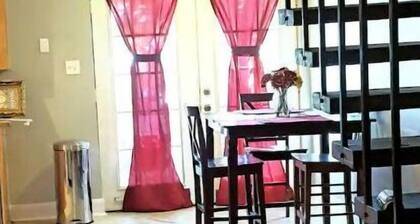 2bed 1.5 ba Condo by Lake Pont. -31 day minimum