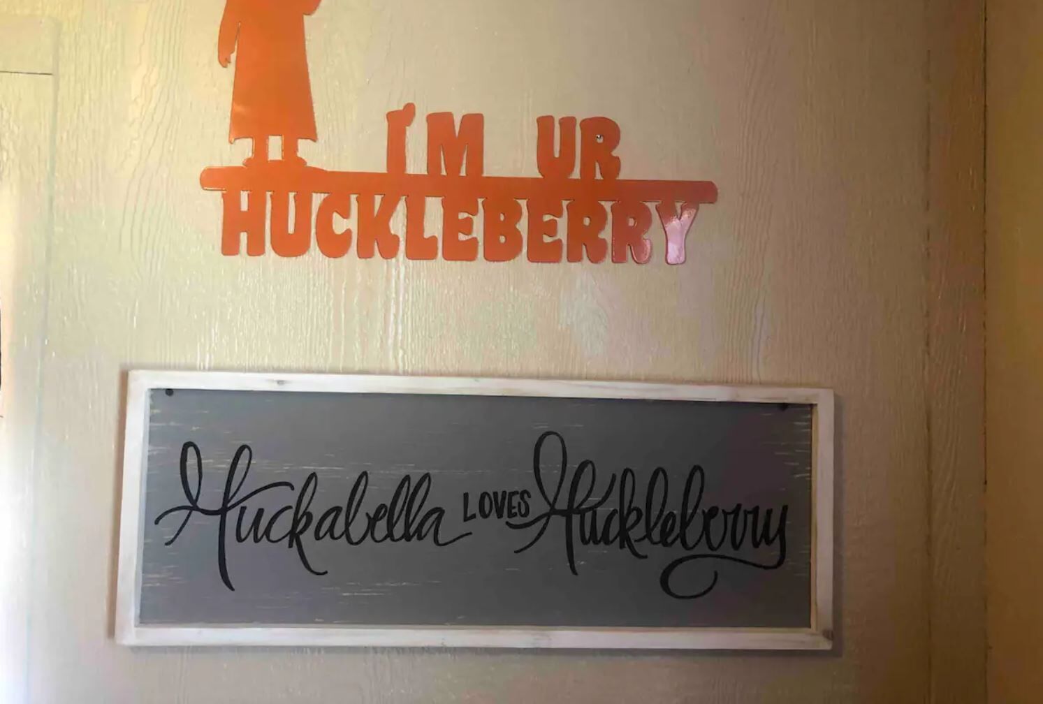 Huckleberry & Hucklebella Cabin