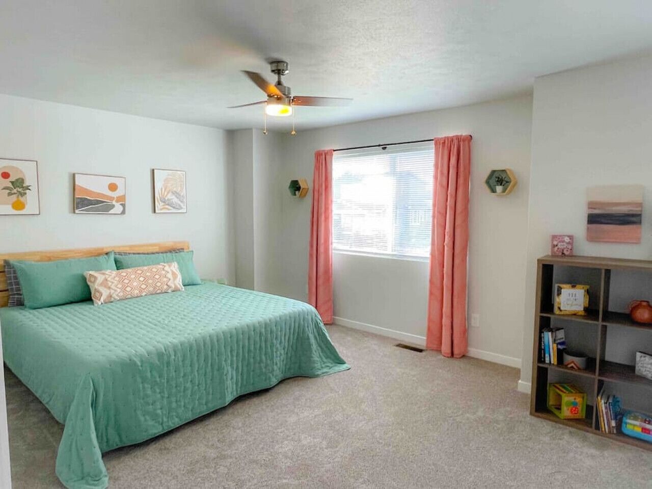 Downtown Duplex Retreat Great for groups! Pet-Friendly in Spokane Washington