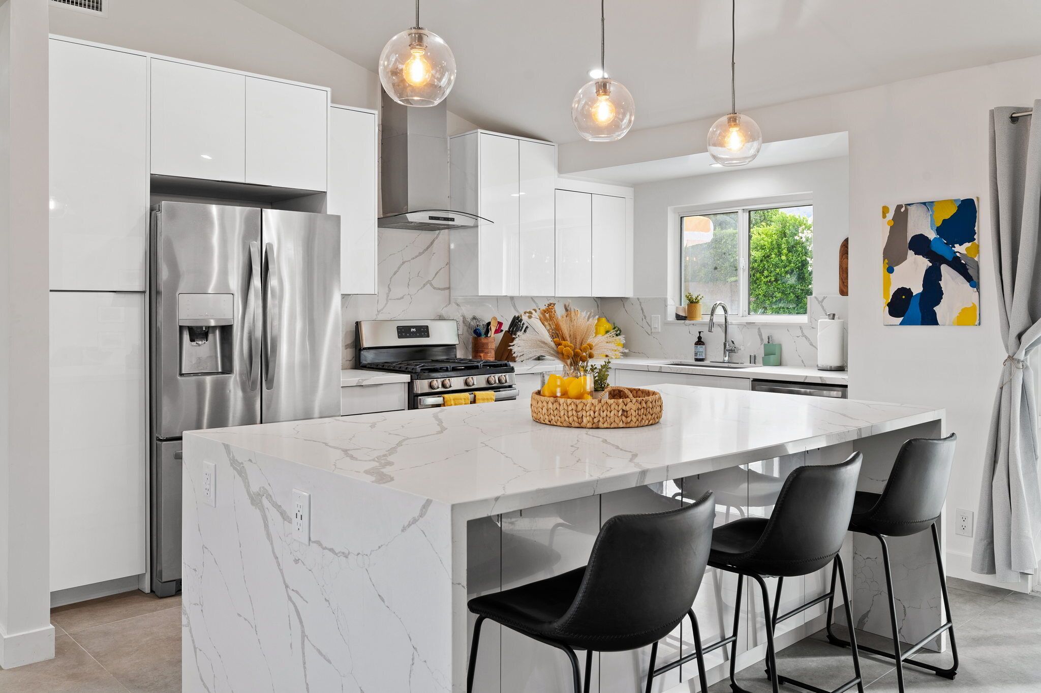 Luxury Meets Cozy | Spa, Mountain Views & Fire Pit