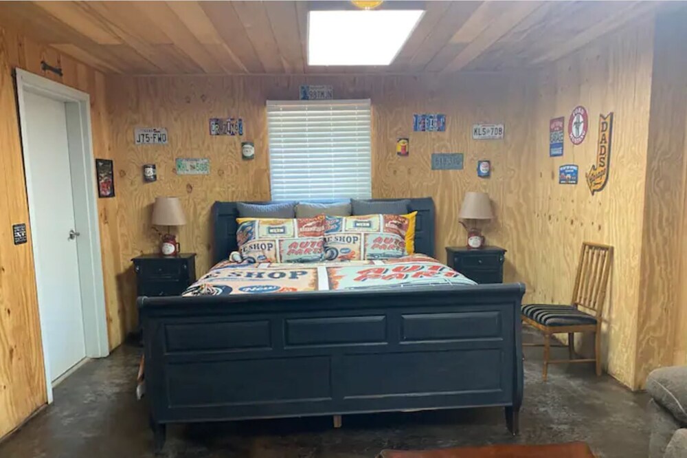 Mr Lizzie's Vintage Garage