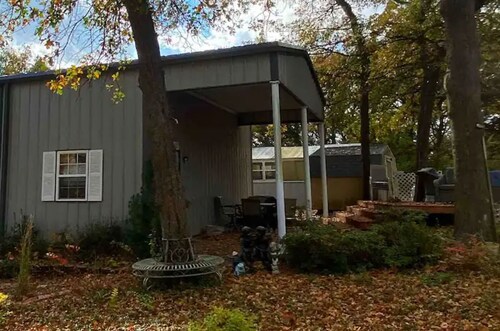 Ms Lizzie's Vintage Garage