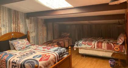 Ms Lizzie's Vintage Garage