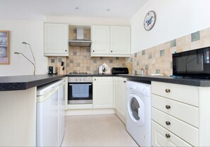 Fridge, microwave, oven, toaster - Nestled in the heart of Frinton on Sea is this terraced mews cottage offering open plan living (Frinton-on-Sea)