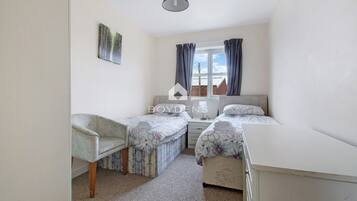 2 bedrooms, iron/ironing board, free WiFi, bed sheets