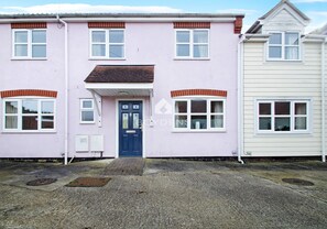 Exterior - Nestled in the heart of Frinton on Sea is this terraced mews cottage offering open plan living (Frinton-on-Sea)
