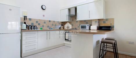 Kjøleskap, mikrobølgeovn, ovn og brødrister