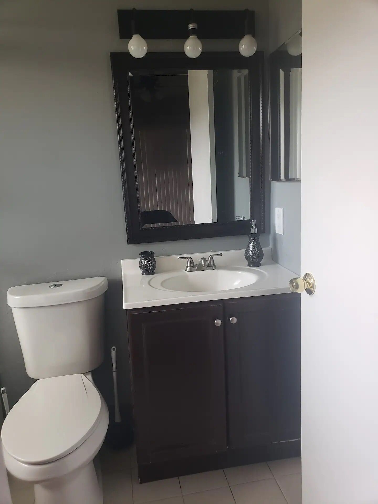 LakeView 3/2 Single Family Home up to 6 people