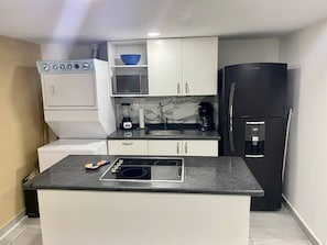 Refrigerador, microondas, horno y lavavajillas