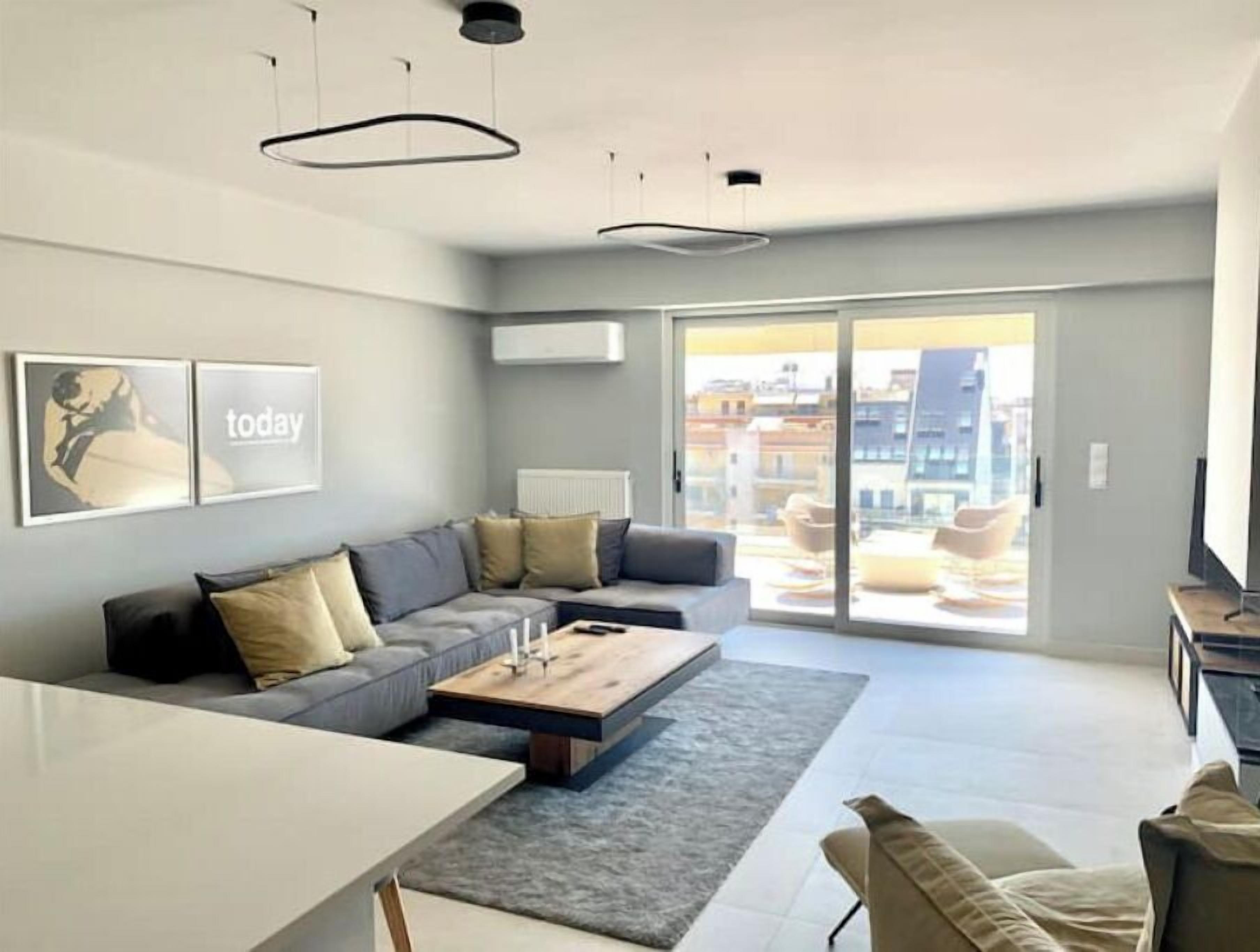 Smart TV, fireplace, stereo