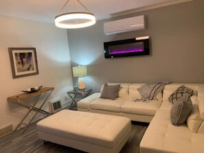 Smart TV - Beautiful downstairs unit. (Manitowoc)