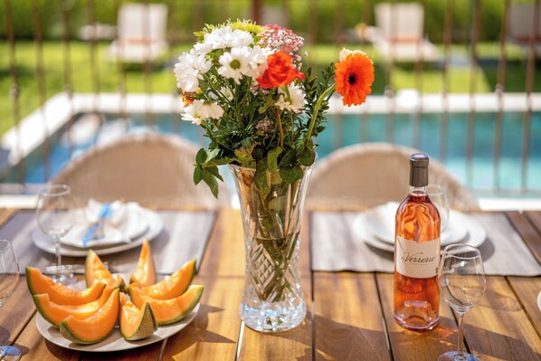 Outdoor dining - Sublime Mas Provençal au Coeur du Luberon (Puget)