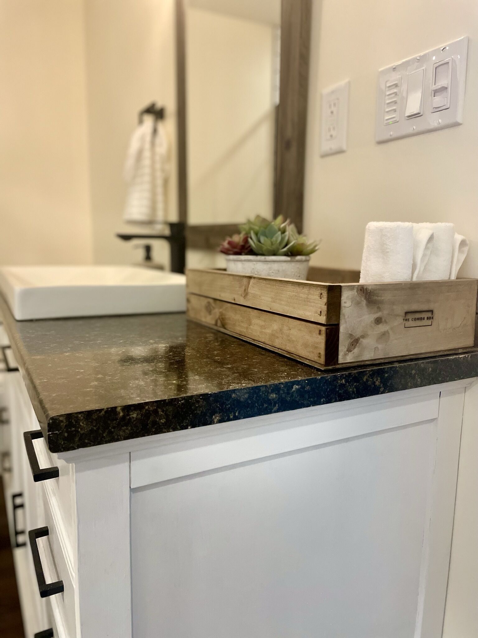 Bright and open 1 bedroom suite near the ocean