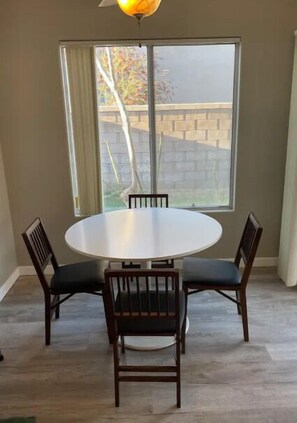 Dining - Beautiful Private Pool & Spa (Indio)