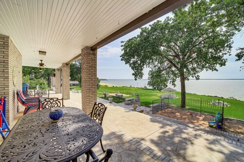 Lakefront Eufaula Escape w/ Dock + Private Beach!