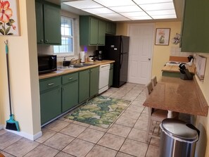 Micro-ondes, four, plaque de cuisson, lave-vaisselle